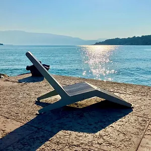 https://villa-donne-del-lago-sara.it-lombardy.com